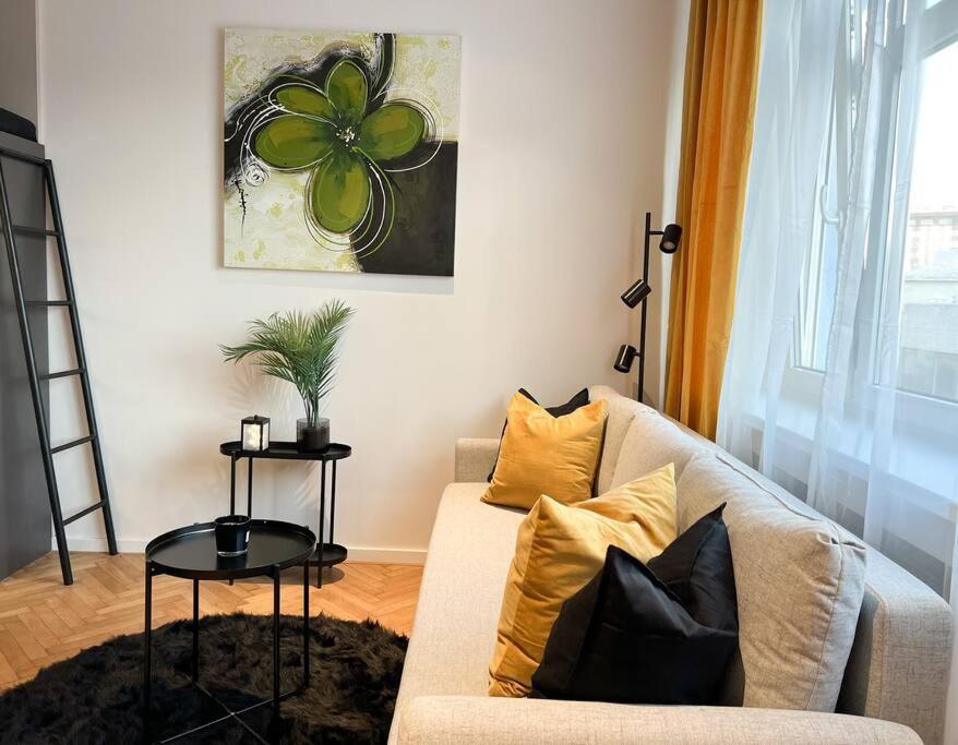 Central Getaway Studio Братислава Екстер'єр фото